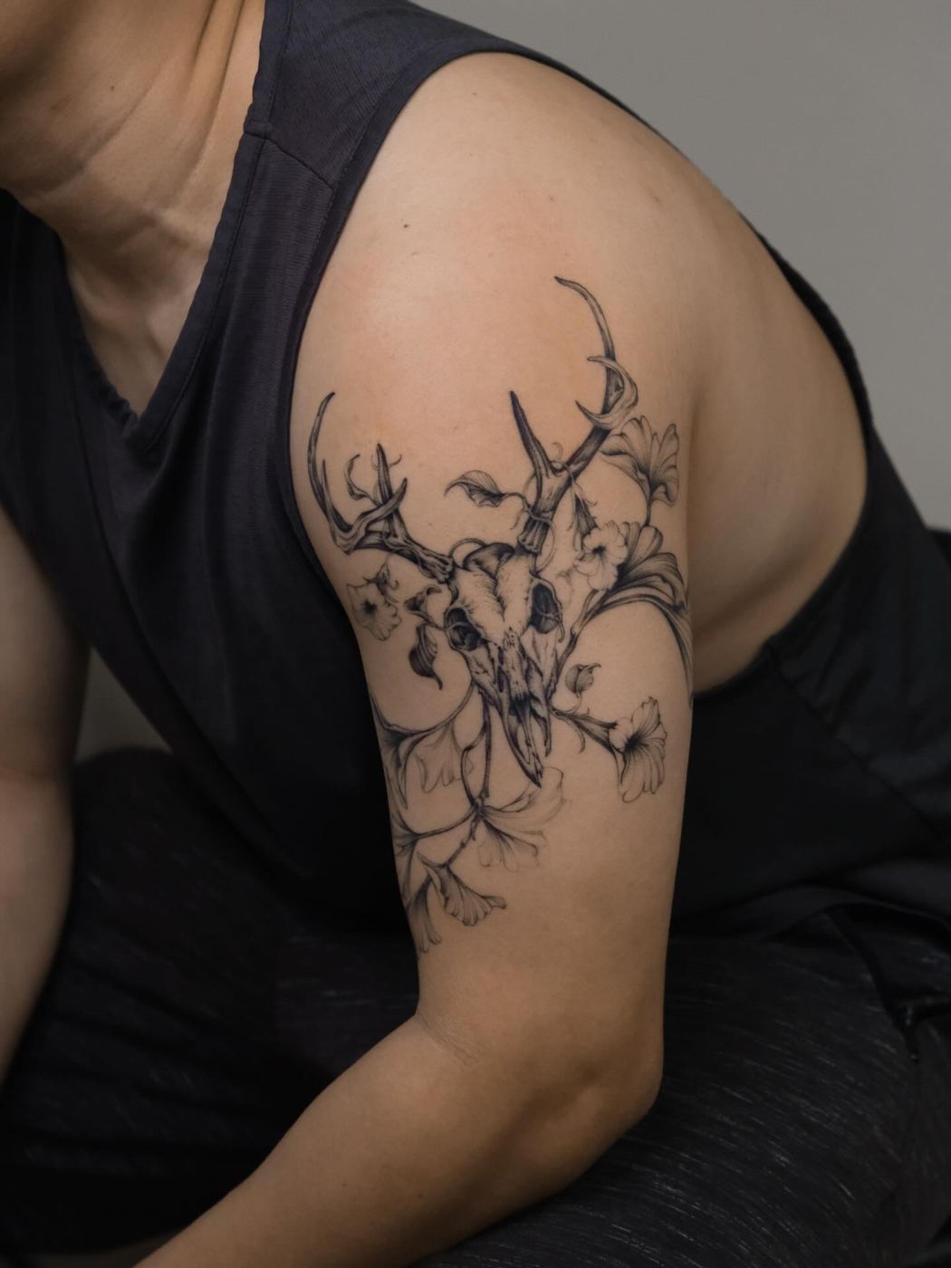 NASH 刺青作品：鹿谷牽牛與銀杏（Morning Glory, Ginkgo & Deer）